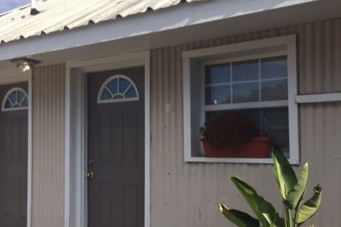 entry - 149 S Bay Rd