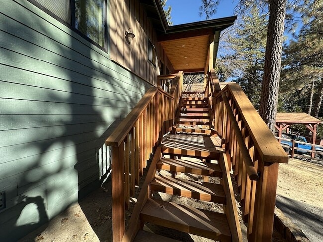 Building Photo - 52810 Sugar Pine Dr