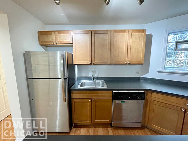 Foto del edificio - 3045 W Logan Blvd