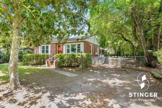 Building Photo - 153 Williams St