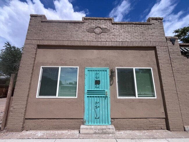 Foto del edificio - Coming soon! Just renovated! Stunning High...