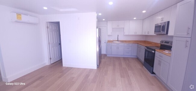 Building Photo - 14613 Spinning Ave