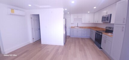 Building Photo - 14613 Spinning Ave