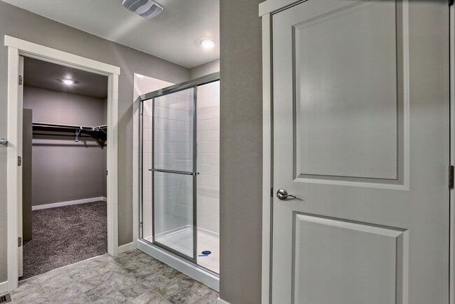 Building Photo - 4 Bedroom home in Windsor