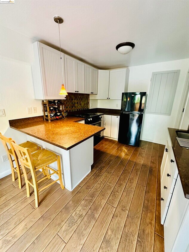 Primary Photo - 255 Clorinda Ave