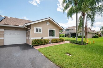 Building Photo - 5200 W Lakes Dr