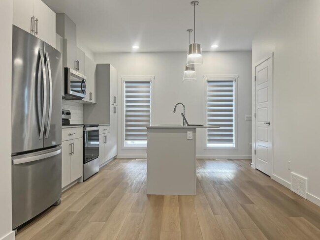 Photo du bâtiment - 3.0 bedroom in Edmonton Alberta T6W 2W2