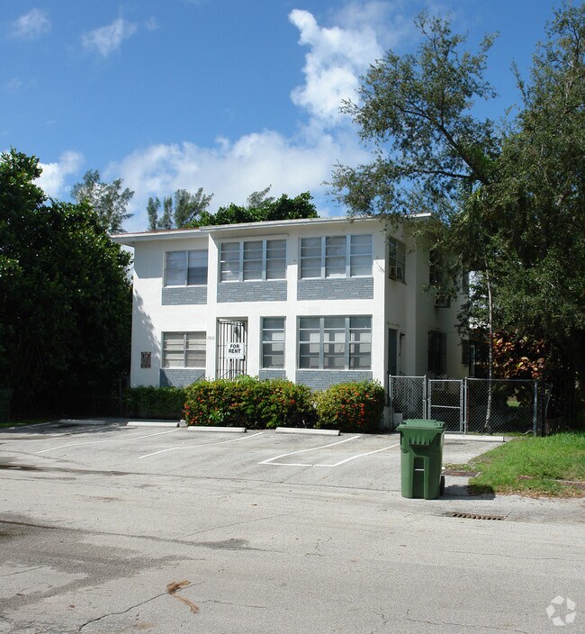 Foto del edificio - 7810 NE 10th Ct