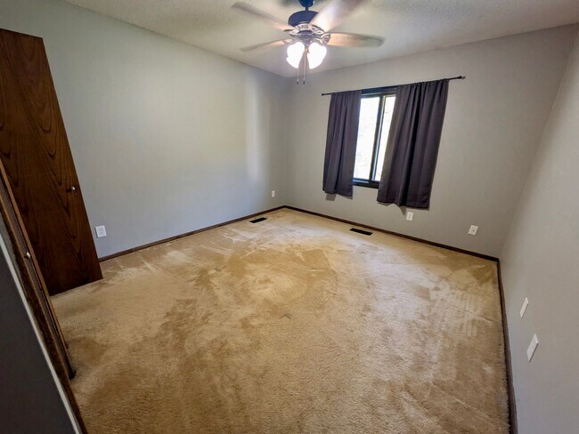 Foto del edificio - 569 Pleasure Creek Dr