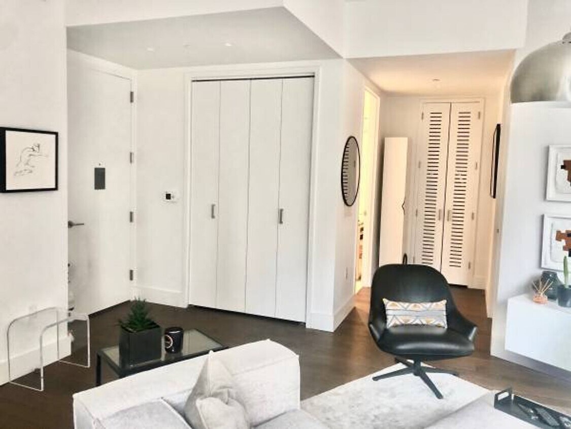 Foto principal - East 44th Street