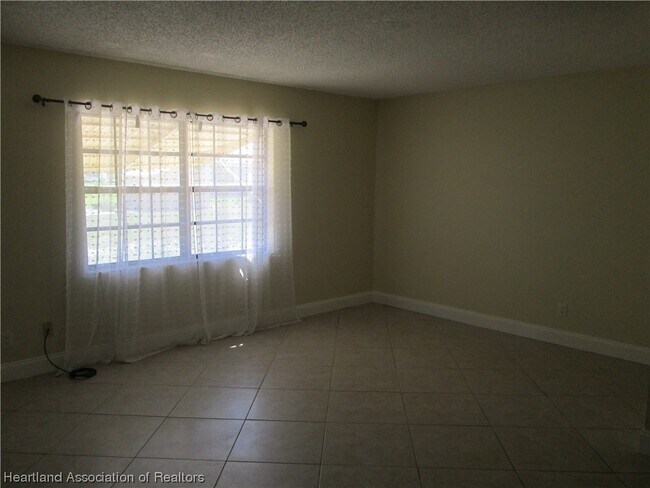 Building Photo - 3062 Orchid Rd