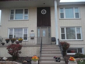 Building Photo - 4601 Forest Ave