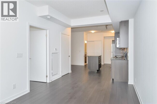 Photo du bâtiment - 1005-30 Duke St W