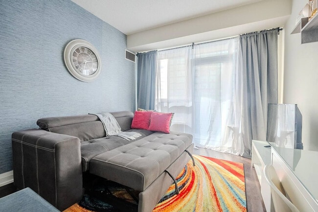 Building Photo - 31 Bales Ave