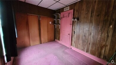 Building Photo - 325 Box Ave