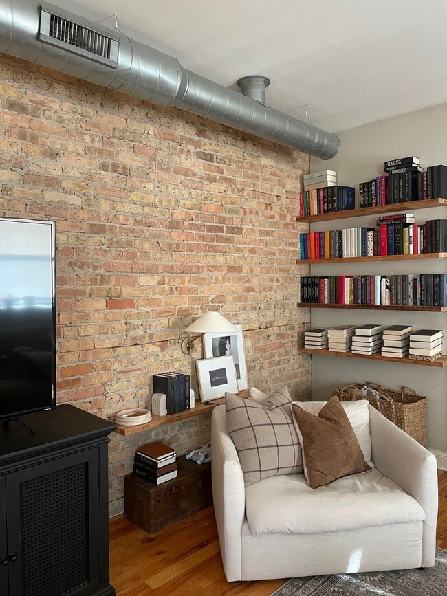 Foto del edificio - 2709 N Washtenaw Ave