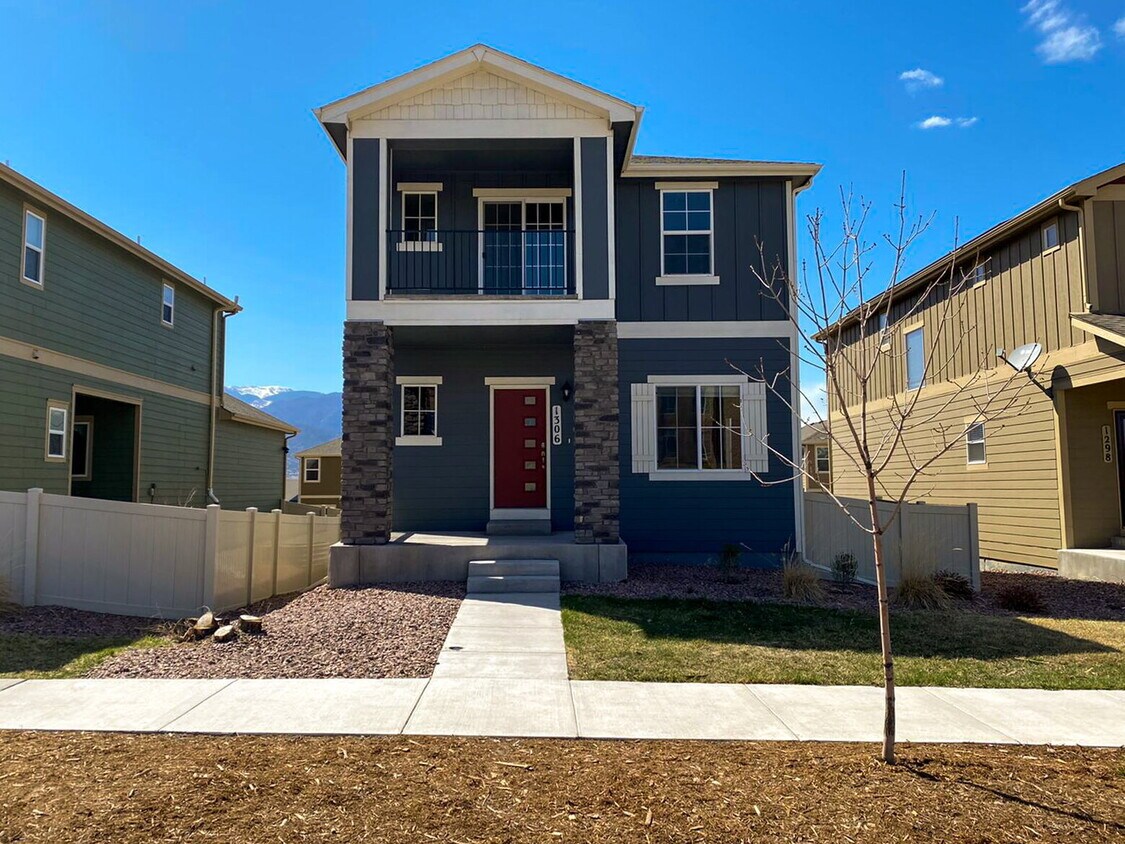 Mountain View 3-Bed Home with Loft and Cov... - Mountain View 3-Bed Home with Loft and Cov...