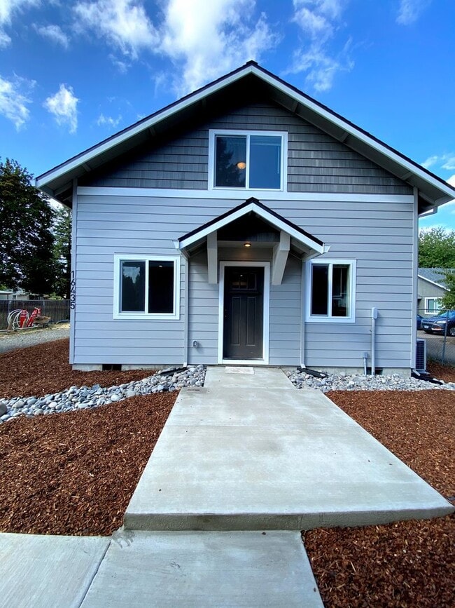 Building Photo - 16435 Front Ave