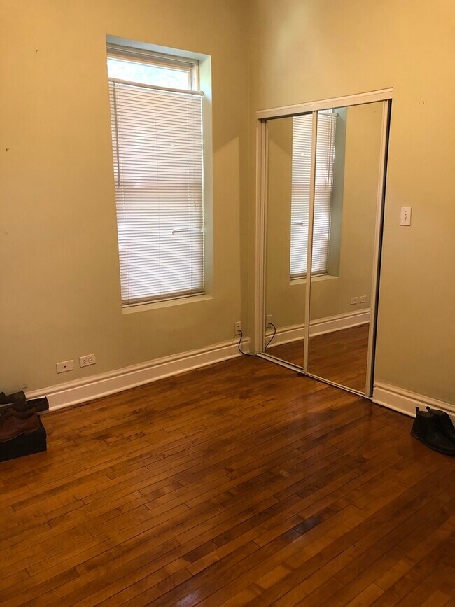 Foto del edificio - 1329 N Artesian Ave