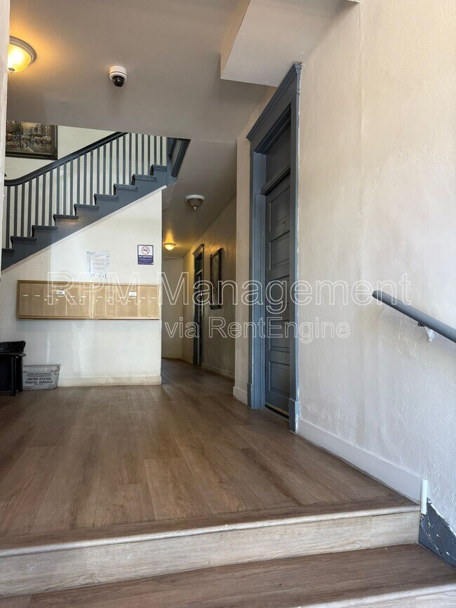 Foto del edificio - 1114 N Poinsettia Pl