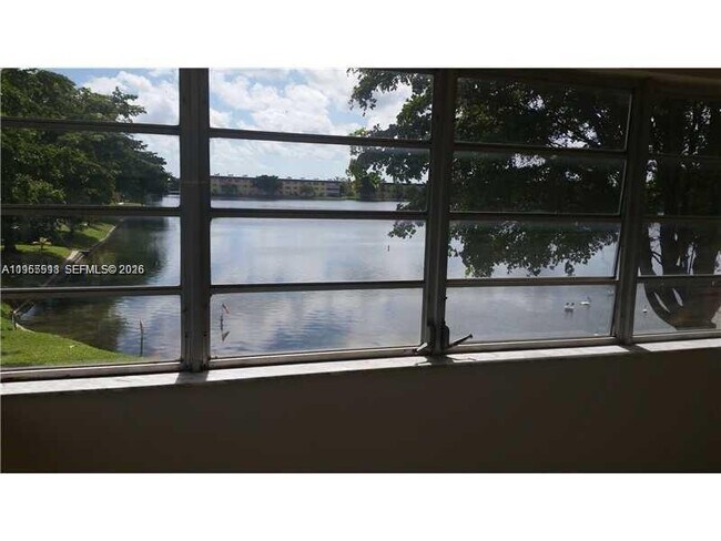 Foto del edificio - 300 NE 191st St