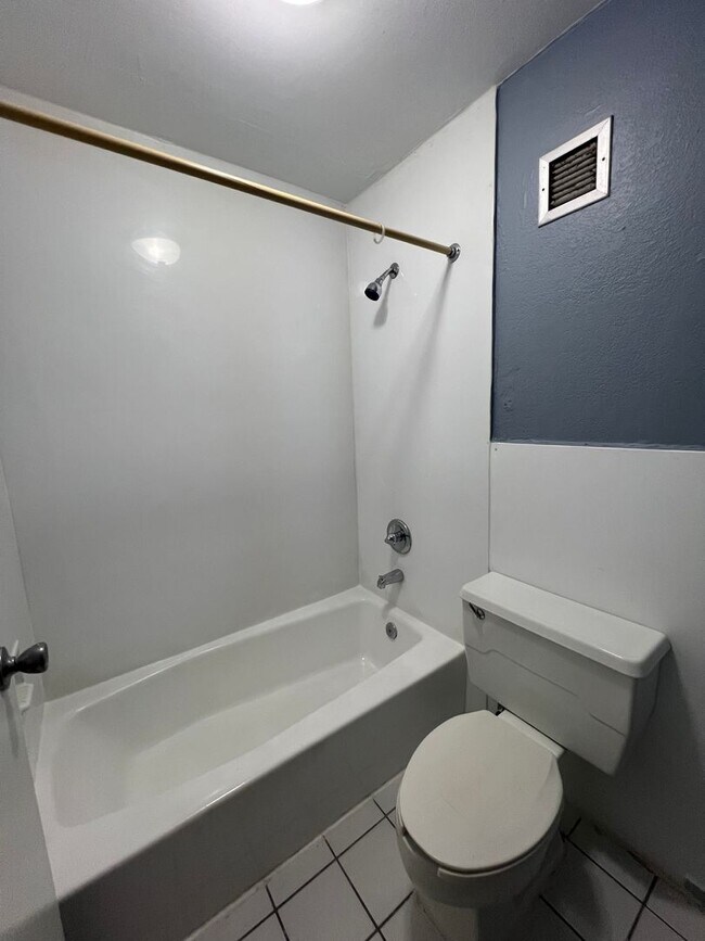 Building Photo - Studio apartment including Water, Electric...