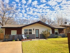 Building Photo - 5805 Blythewood Dr