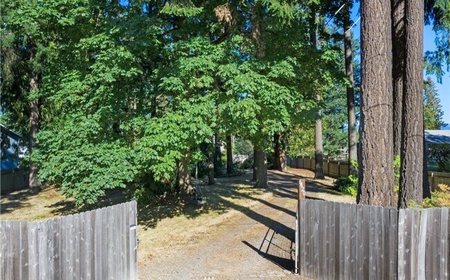 Gate Entry - 6420 195th Ave E