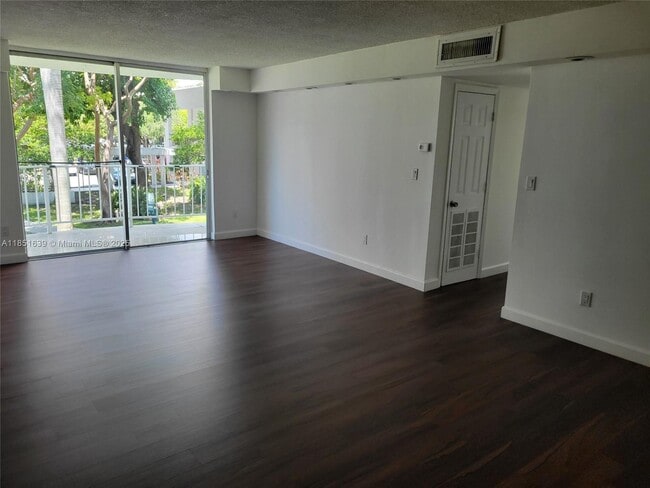Foto del edificio - 494 NW 165th St