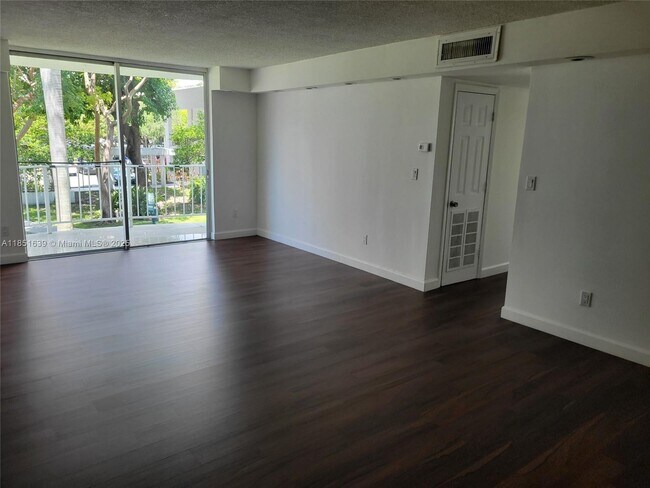 Building Photo - 494 NW 165th St