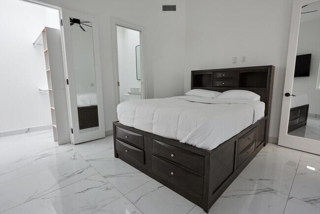 Foto del edificio - 11571 W Sunset Blvd