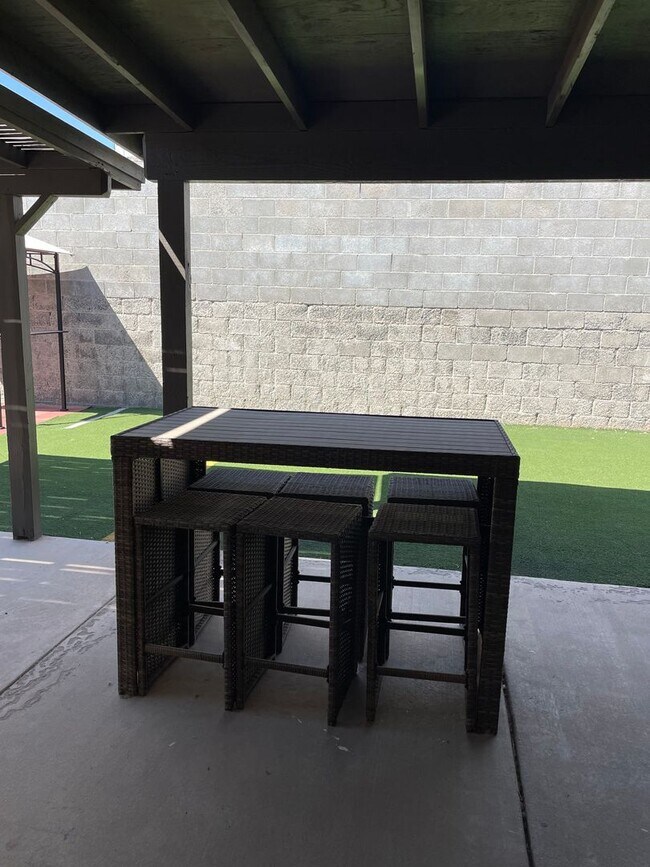 Building Photo - Furnished Condo