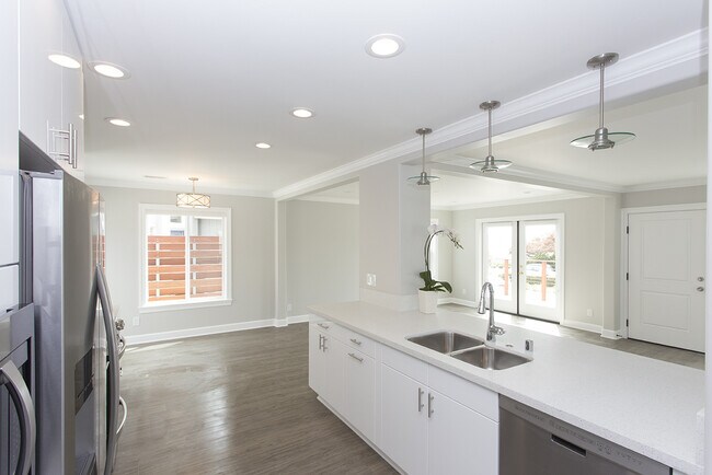 Foto del edificio - Newly Remodeled 3 Bedroom House by La Joll...