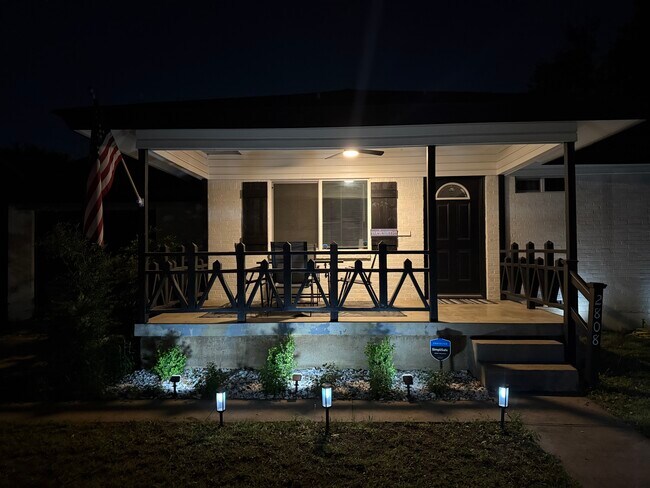 Foto del edificio - 2808 Grayson Dr