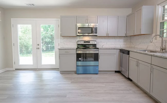 Building Photo - 2114 Amber Dr