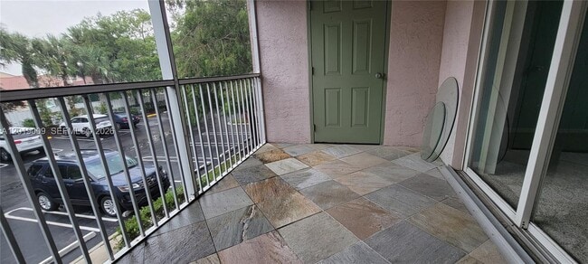 Foto del edificio - 6824 W Sample Rd