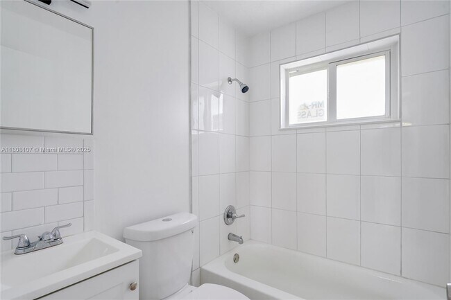 Foto del edificio - 1630 NW 18th St