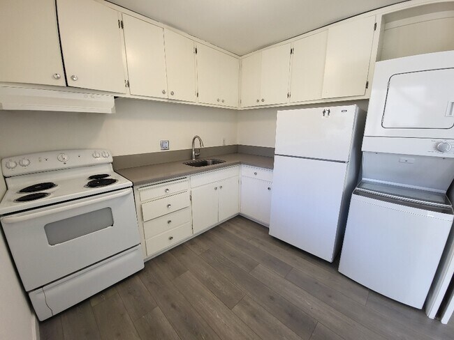 Foto del edificio - 2325 Russell St