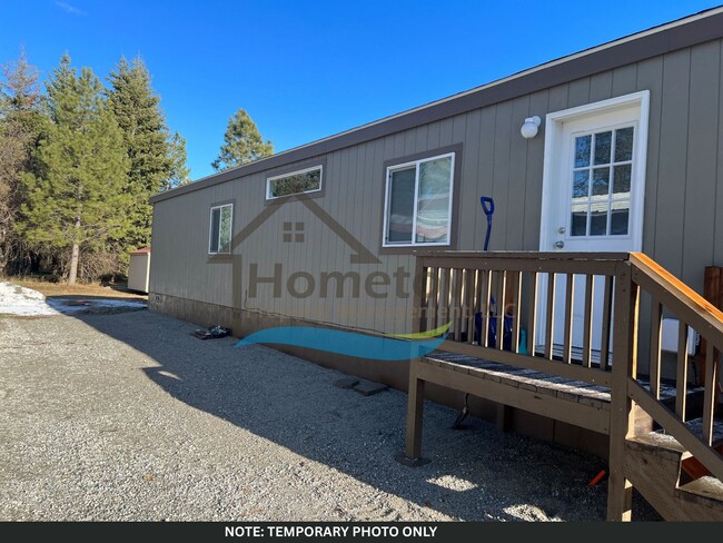 Building Photo - 3 Bedroom 2 Bathroom Home with Off-Street ...