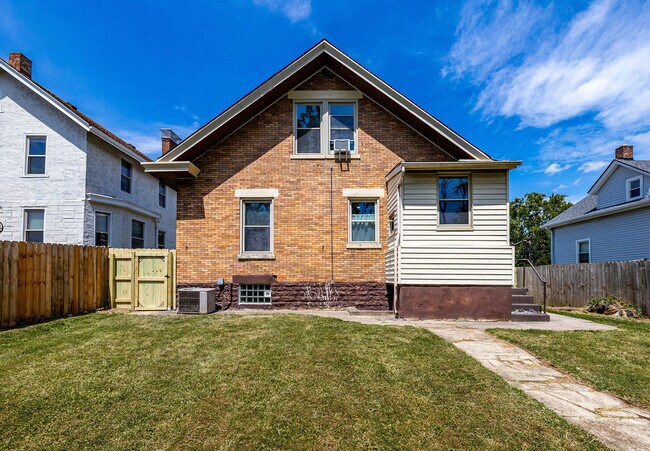 Building Photo - 2621 Marsh Ave