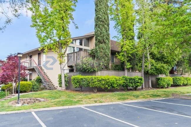 Building Photo - 51 Massolo Dr
