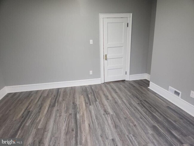 Foto del edificio - 5945 Webster St