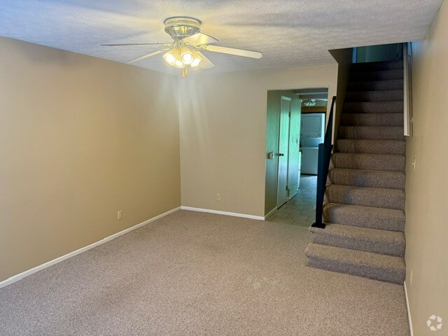 Building Photo - 1616 Spring Valley Dr