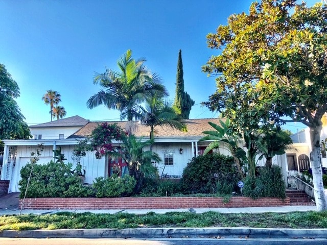 Front of your new home! (side/side duplex) - 7415 Rosewood Ave