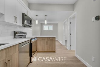 Building Photo - 1055 Berg Pl