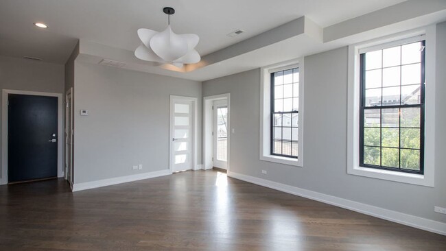 Foto del edificio - Duplex-Up Luxury 2 Bed / 2.5 Bath in Noble...