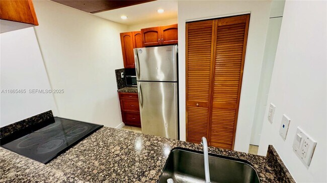 Foto del edificio - 540 Brickell Key Dr