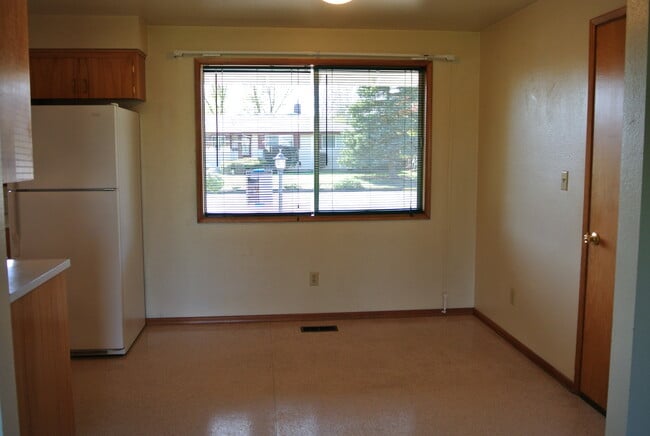 Building Photo - Conveniently Located 3 Bedroom Ranch Style Home with Large Fenced Backyard