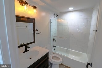 Building Photo - 427 Highland Ave