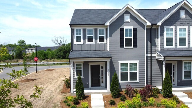 Building Photo - 10105 Guardian Dr